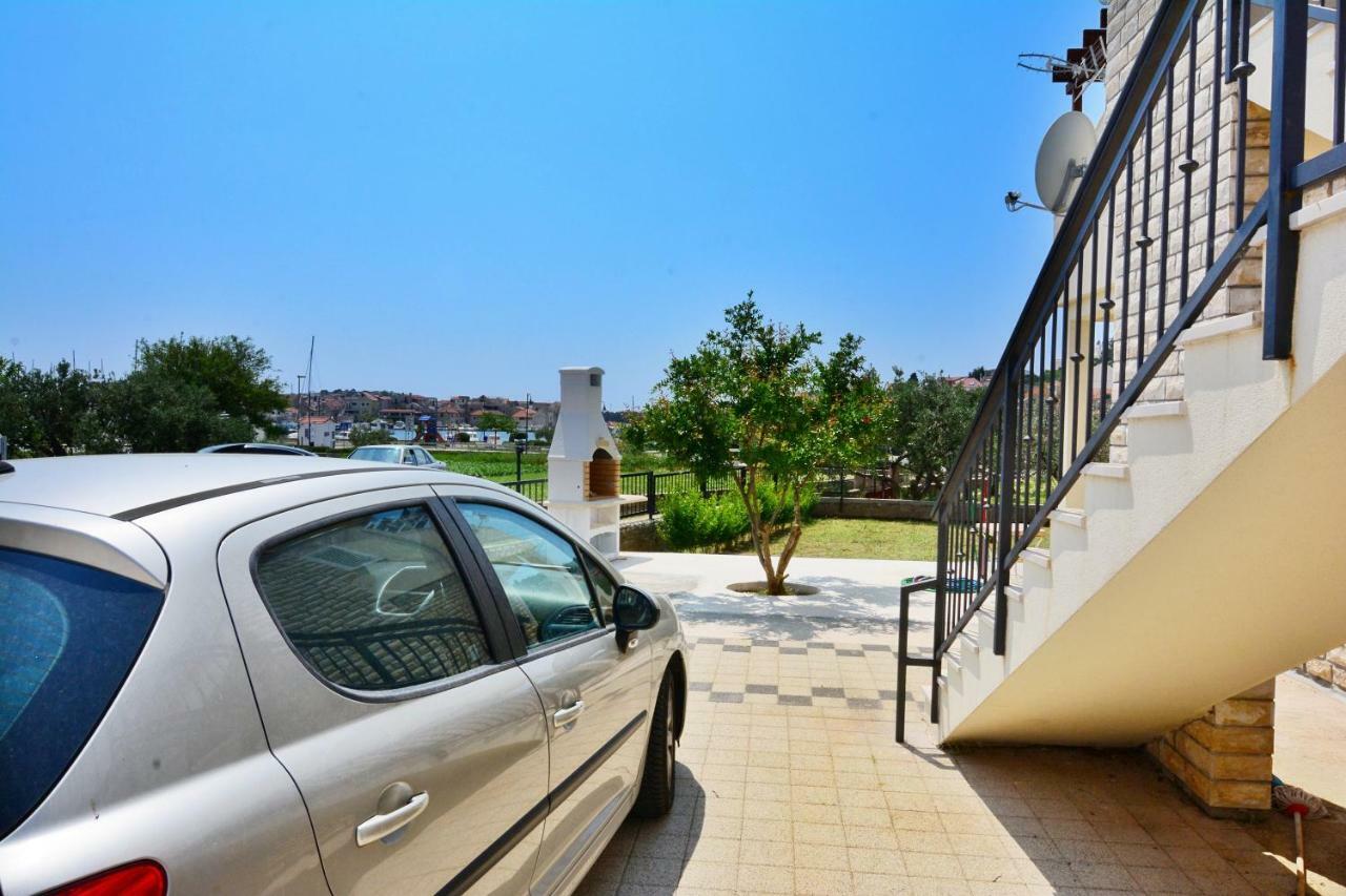 Apartment Nadoveza ตรีบูนย์ ภายนอก รูปภาพ