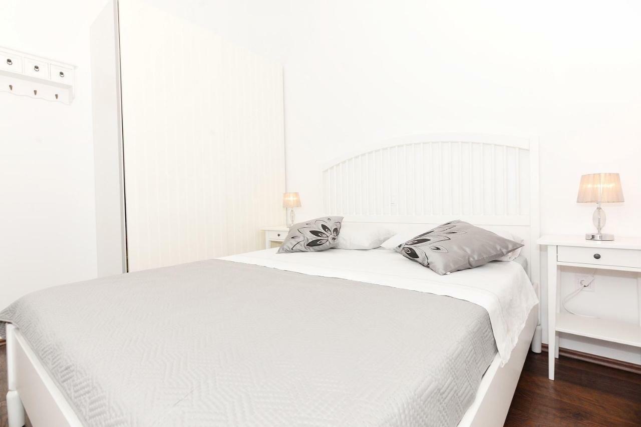 Apartment Nadoveza ตรีบูนย์ ภายนอก รูปภาพ