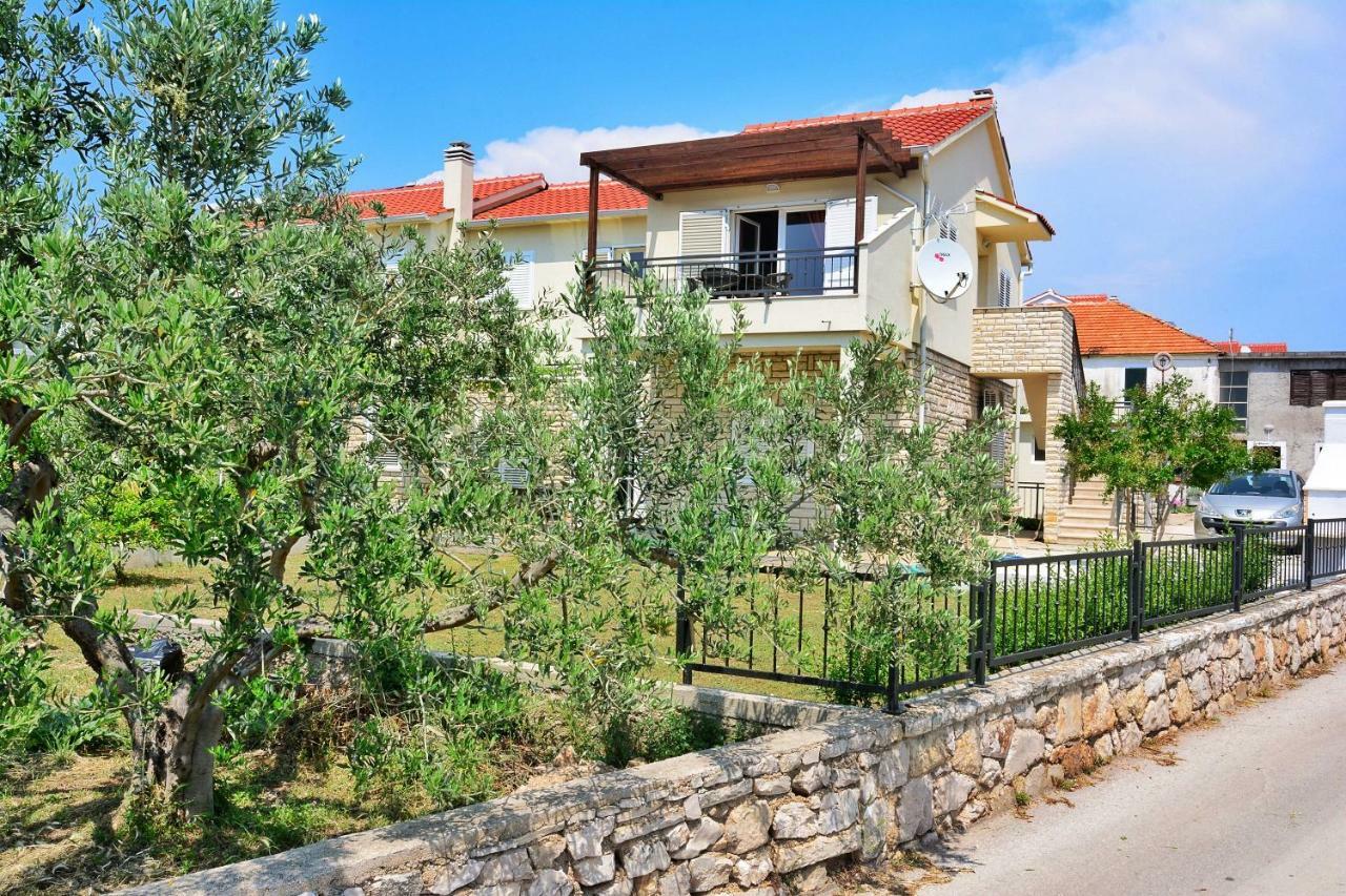 Apartment Nadoveza ตรีบูนย์ ภายนอก รูปภาพ