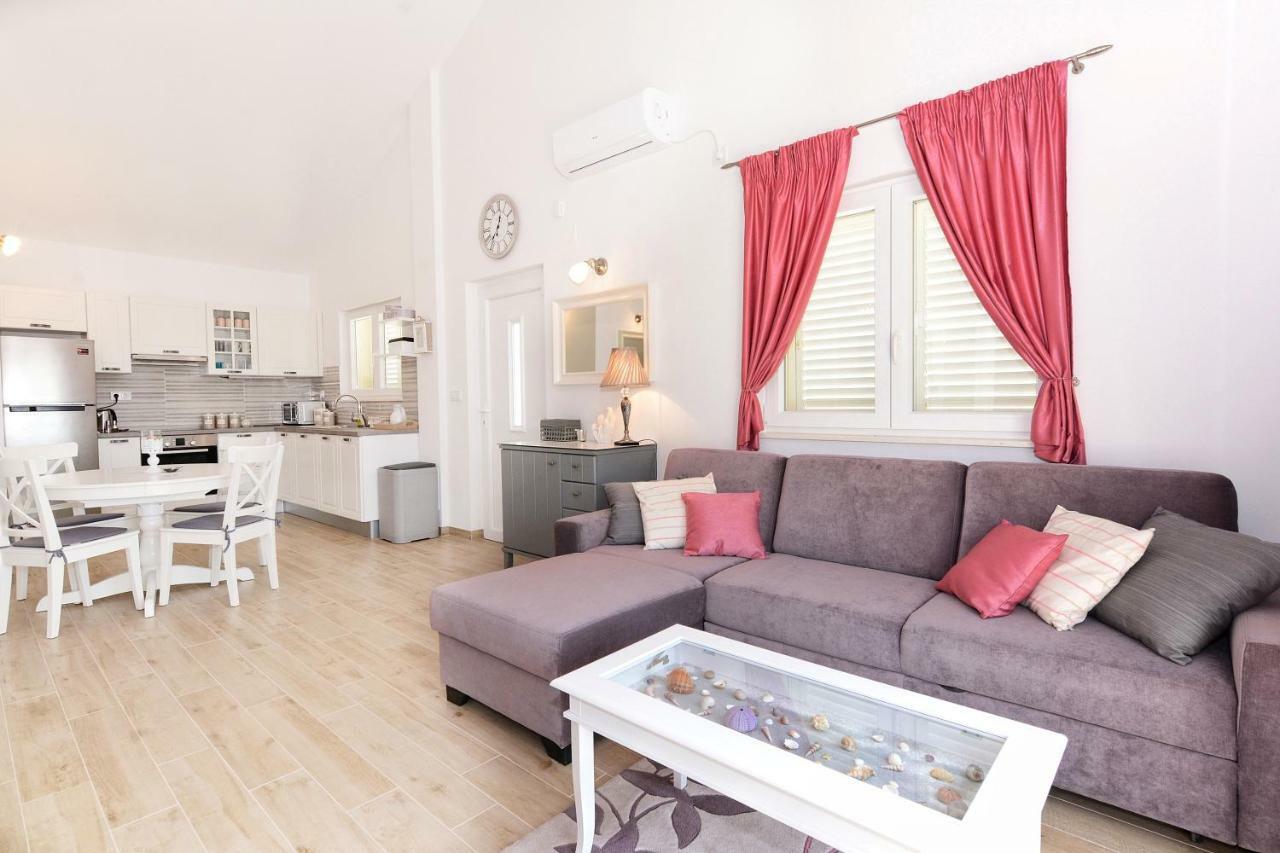 Apartment Nadoveza ตรีบูนย์ ภายนอก รูปภาพ