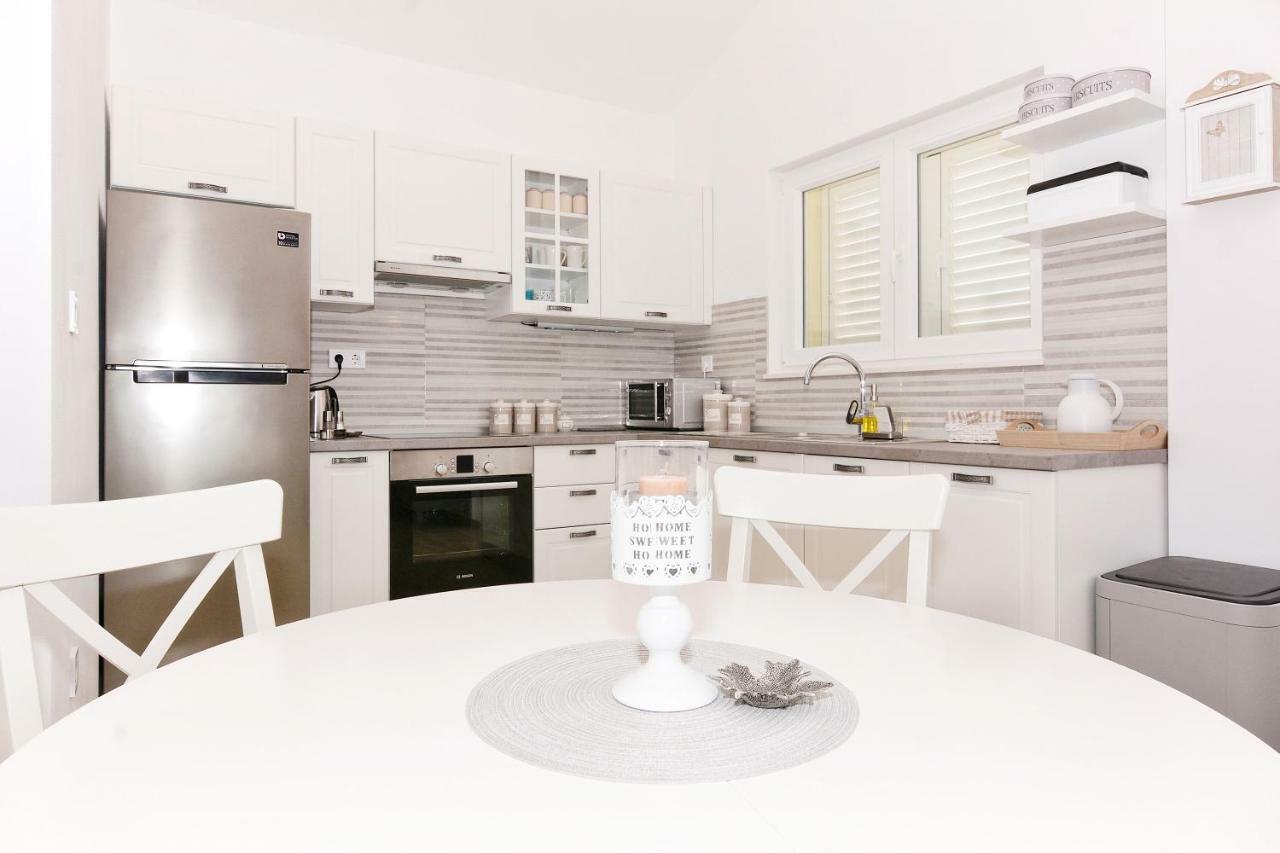 Apartment Nadoveza ตรีบูนย์ ภายนอก รูปภาพ